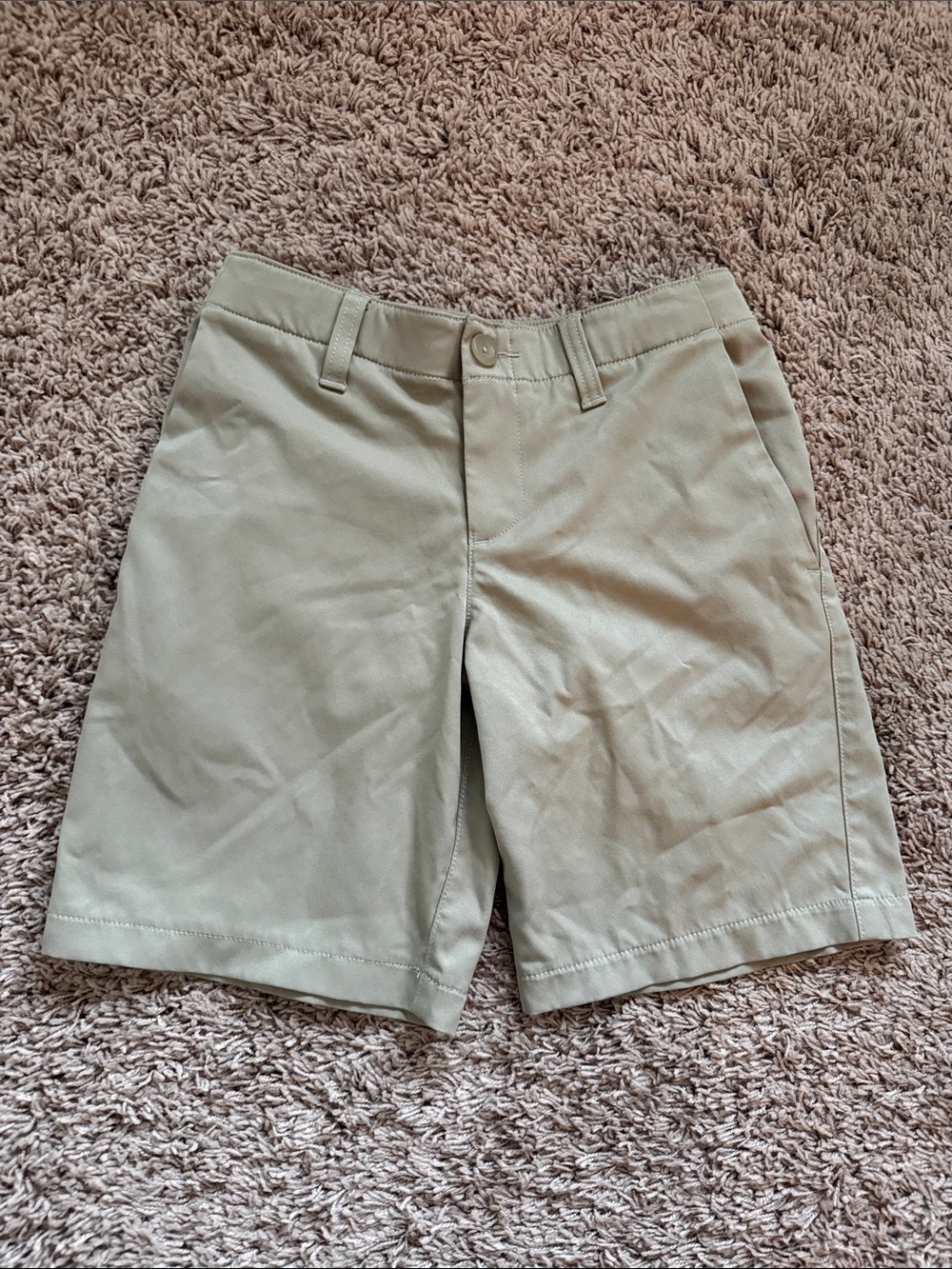 Under Armour kidsFlat Front Khaki Shorts - Light Tan